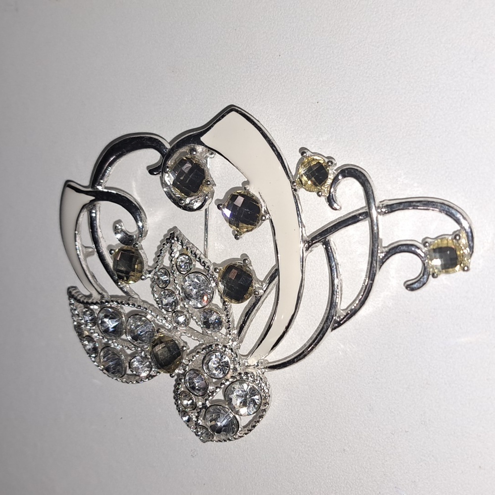 Art Nouveau Design Style Brooch/Pendant